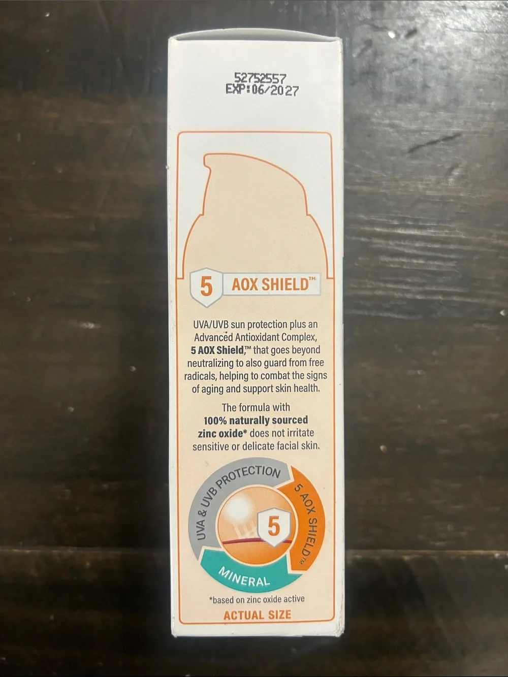 Tinted Sensitive Mineral SPF 35 Sunscreen - Tinted (White/Teal)